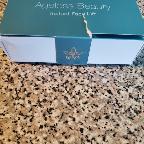 Ageless Beauty Instant Face Lift - Picture 2 of 3